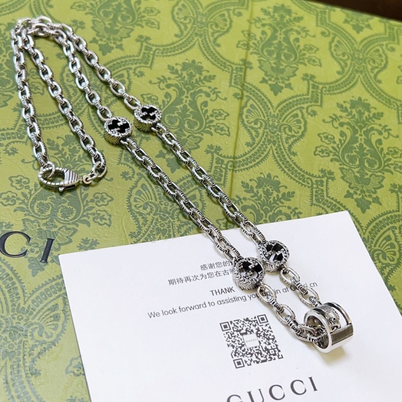 G*u*i necklaces